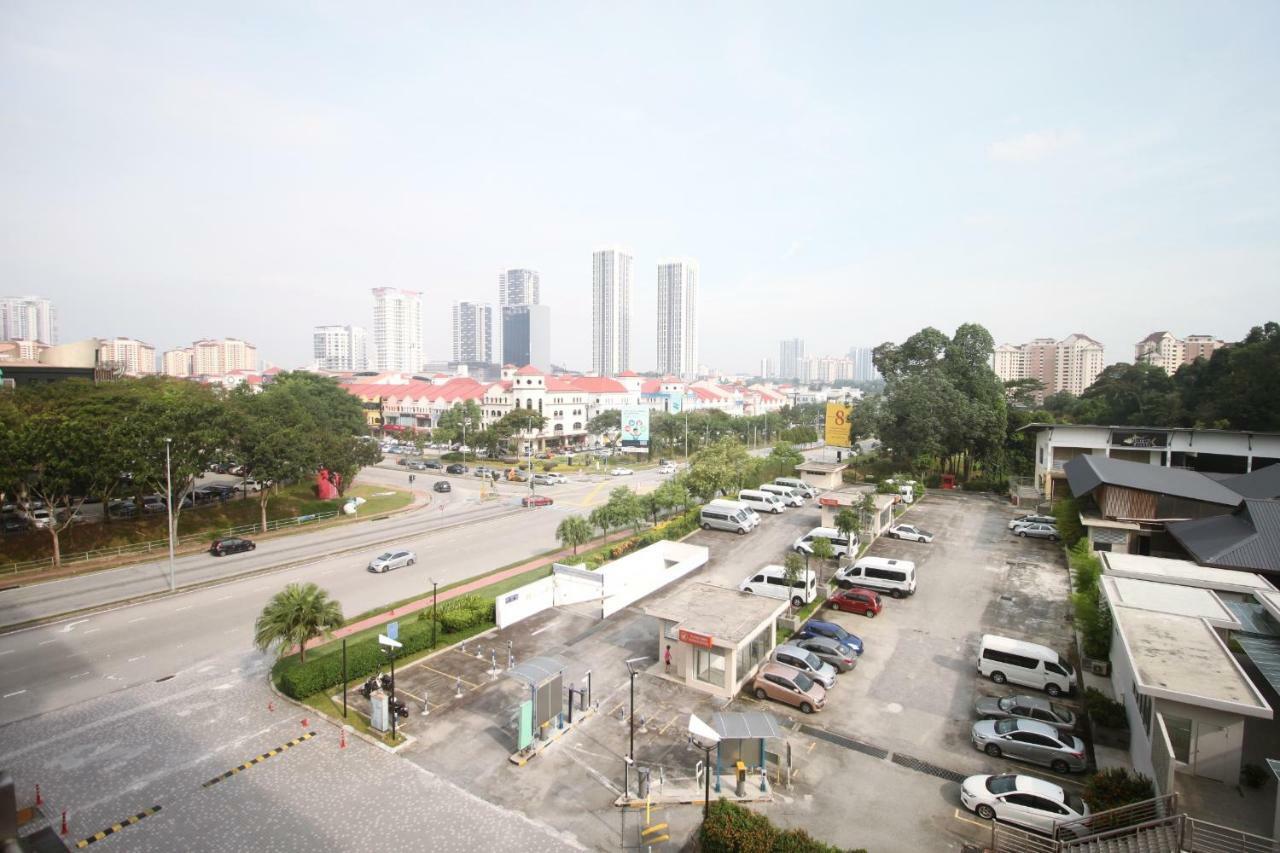 Tropical Hotel Kota Damansara Buitenkant foto